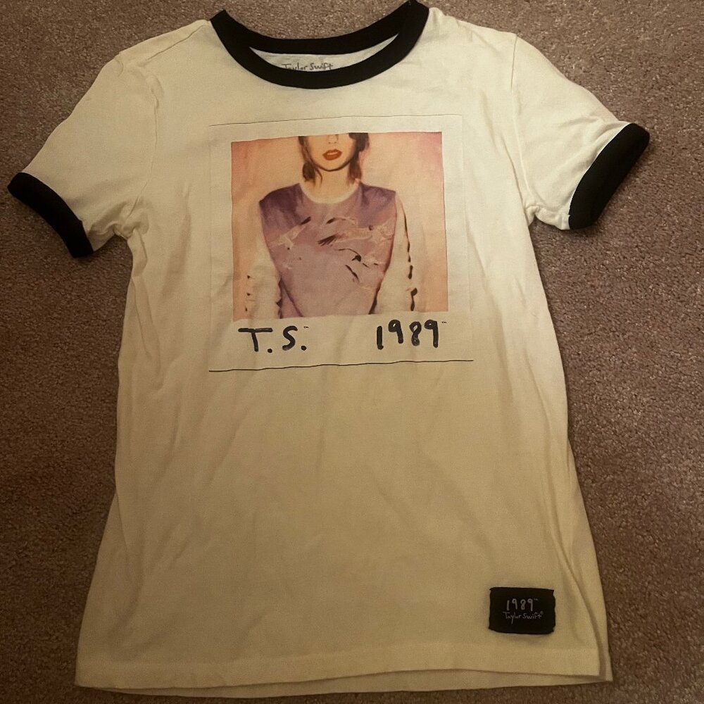 Taylor Swift 1989 World Tour Size Large Polaroid Graphic Ringer Concert T-Shirt